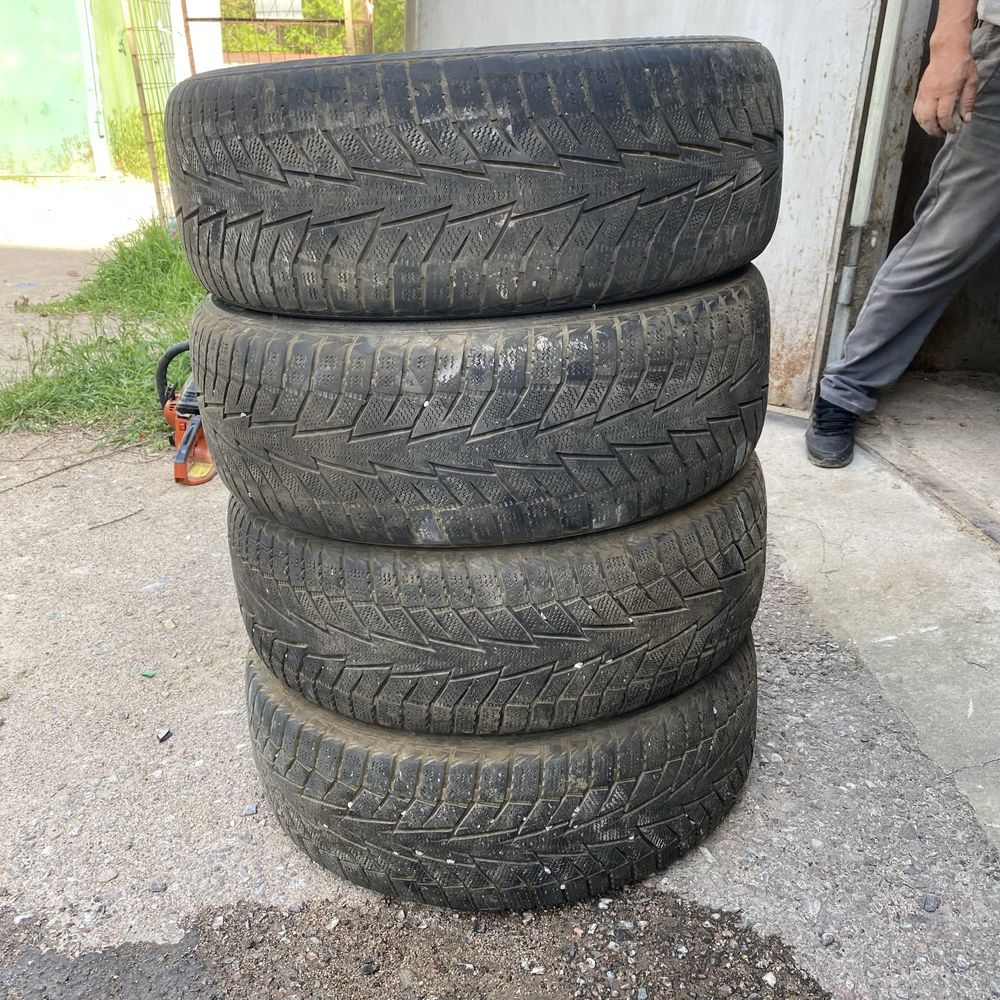 Продается шины в комплекте 4шт Hankook 215/55/r17