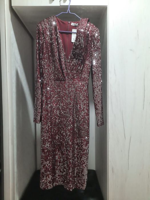 Платье бордовое с пайетками