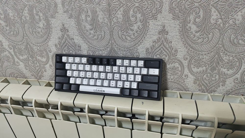 Продаю 60% клавитуру leaven K62 очень отличном состоянии