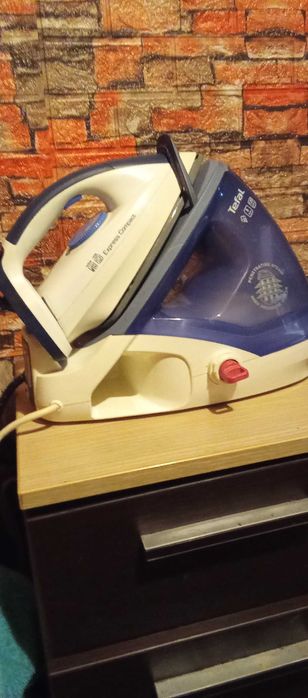 Statie de calcat cu aburi Tefal