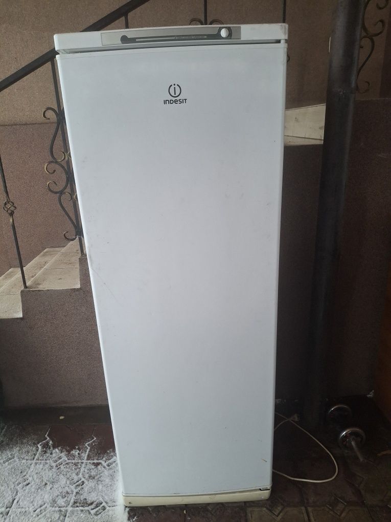 Морозильник Indesit