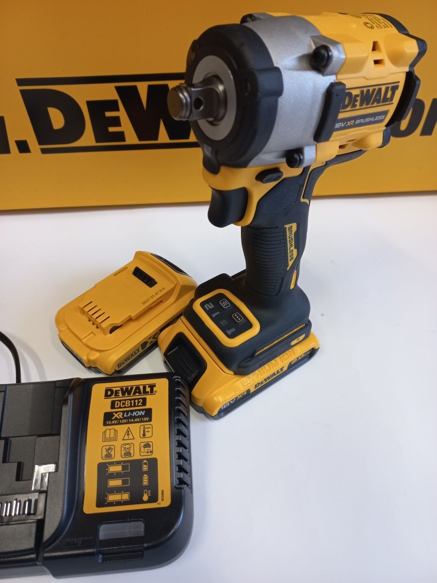 Гайковерт DeWalt DCF921 18V Ударен 406Nm с 2×2Ah батерии и Зарядно