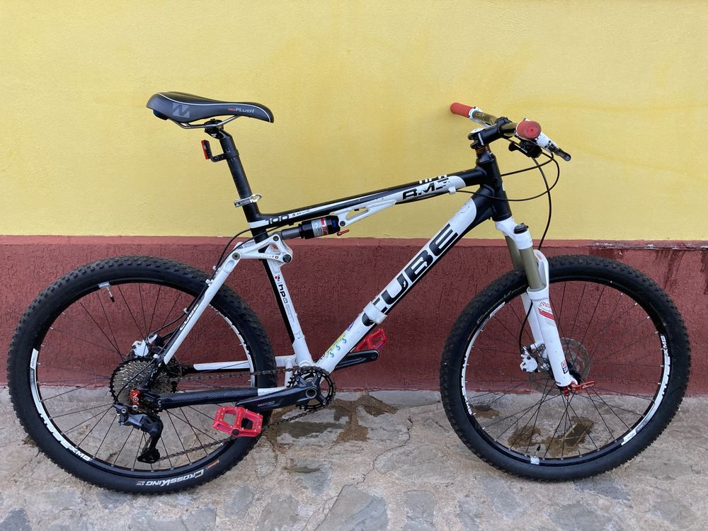 Bicileta Cube AMS 100 pro series full suspenion