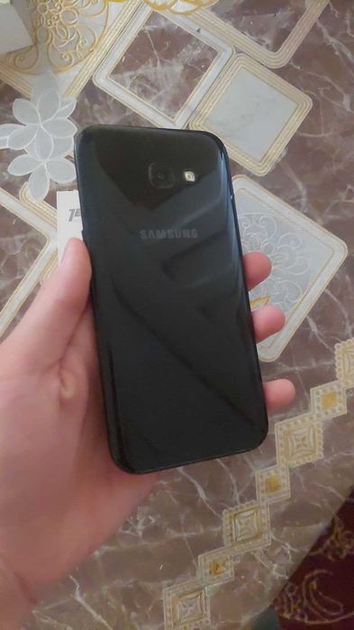 Samsung Galaxy A5 (2017) — yaxshi holatda, karobka bilan Srochna