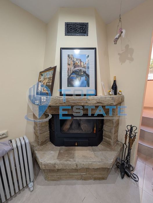 Двуетажна масивна вила в близост до град Плачковци