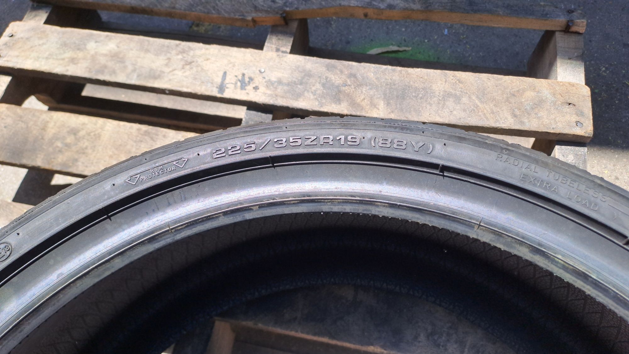 1бр. Нова 225/35/19 Dunlop