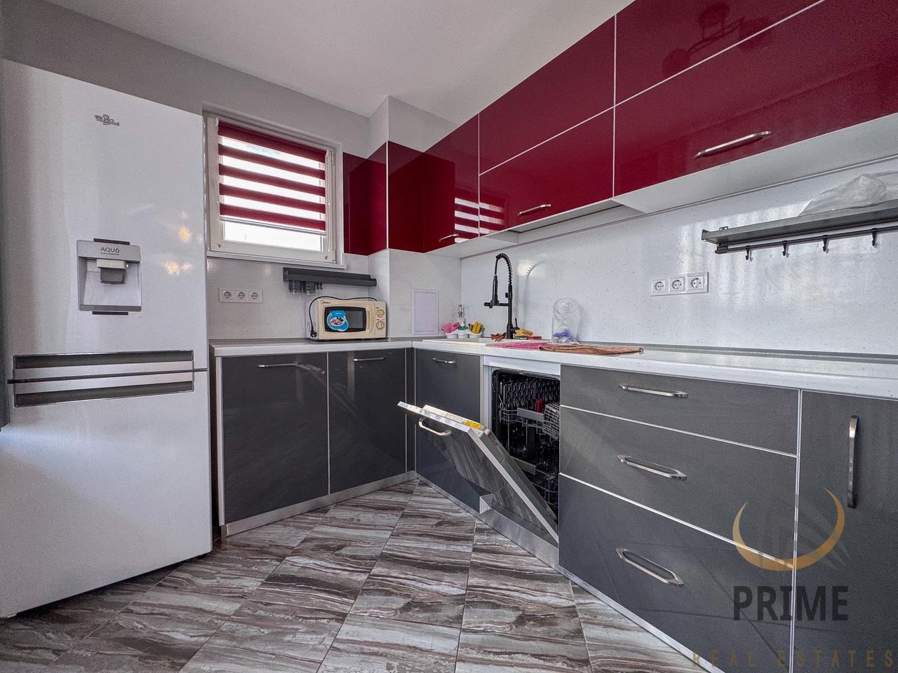 Дава се под наем Тристаен апартамент в Бургас, Сарафово - 110 кв.м за 663 € - Снимка #4