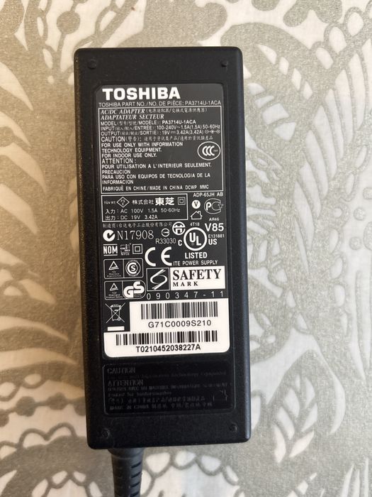 Оригинално зарядно за лаптоп Toshiba