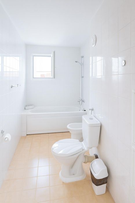 Тристаен апартамент под наем в Център