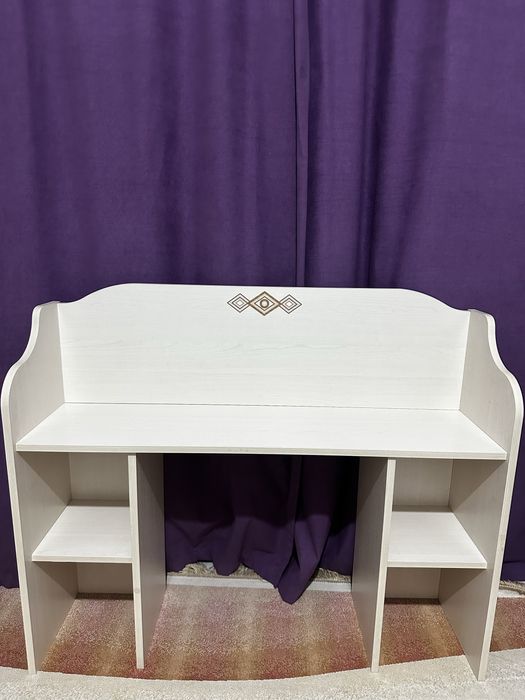 В добавок к учебному столу