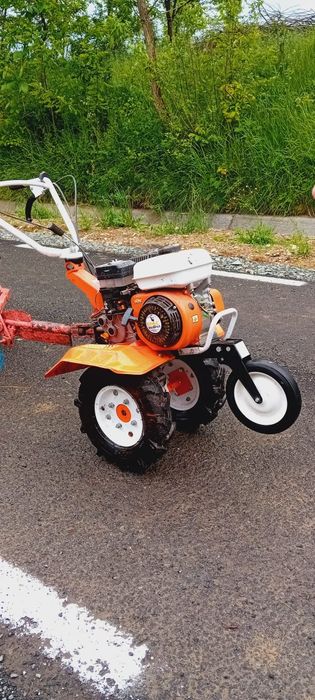 Motocultor cu remorcă și freză aproape nou