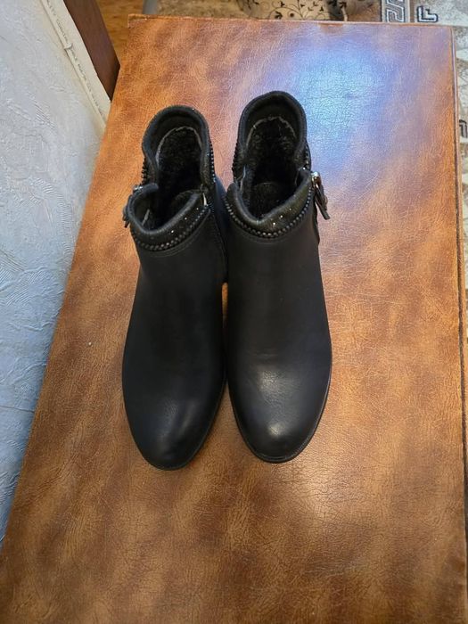 Нови черни ботички