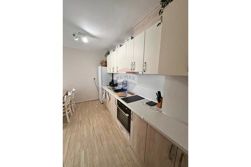 Дава се под наем Тристаен апартамент в Варна, Погреби - 90 кв.м за 612 € - Снимка #3