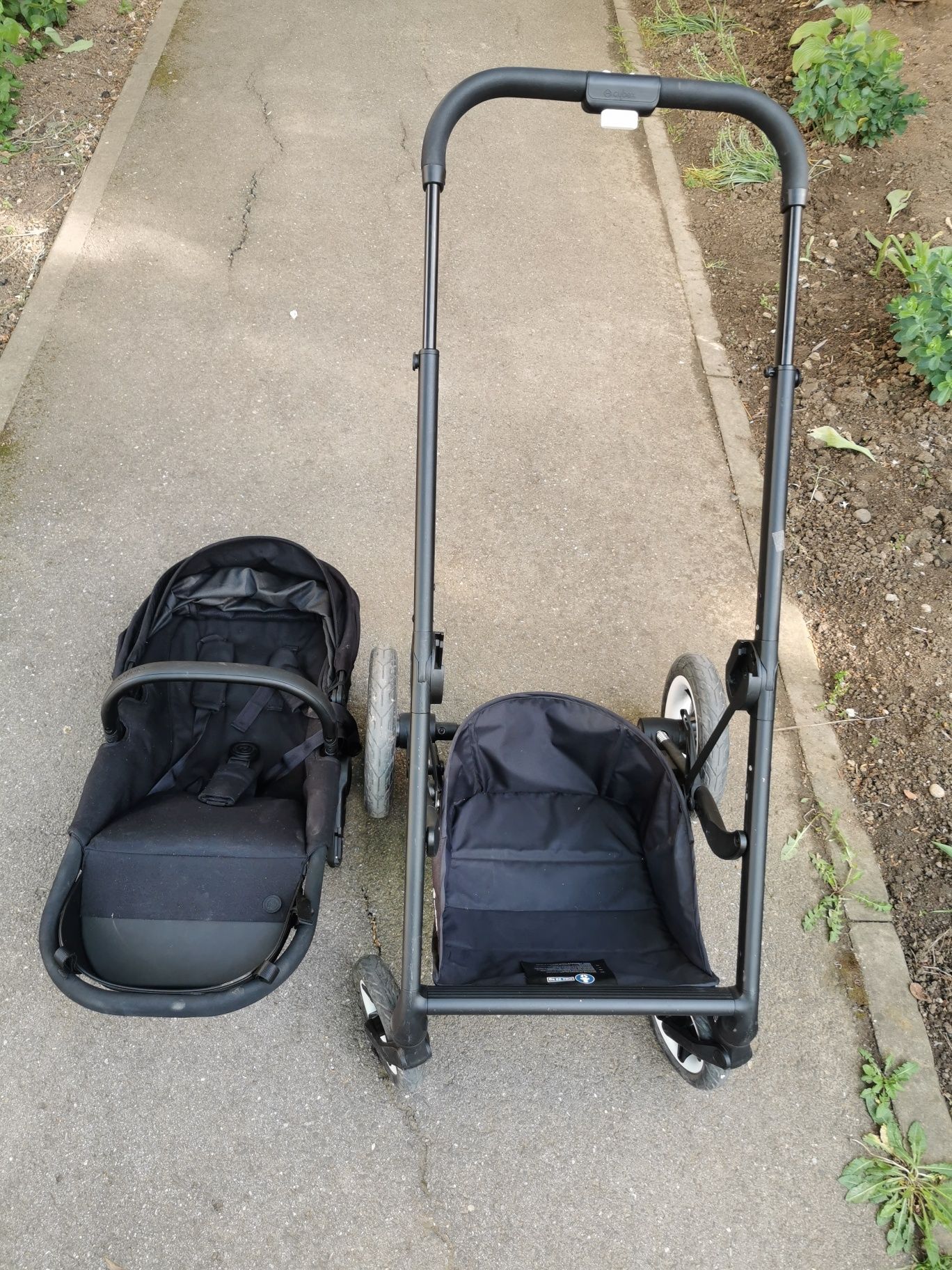 Vând cărucior cybex 3 in 1