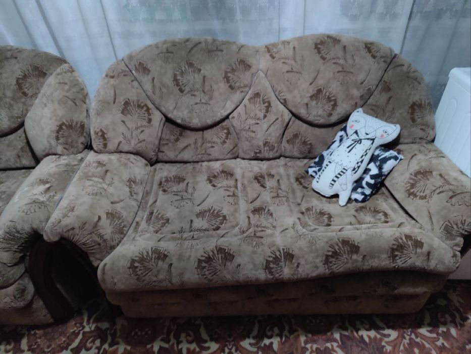 Продам 2 дивана и кресло