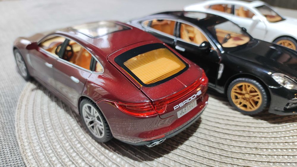 Метални колички Порше/Porsche Panamera. Мащаб 1:24.