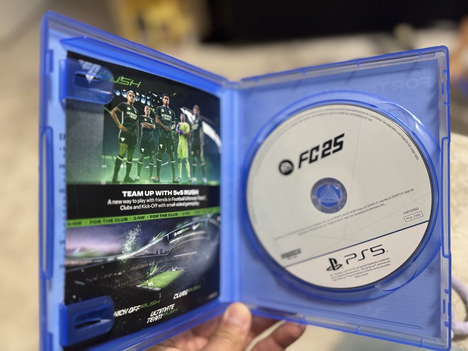Продам диск FC25 FIFA25 состояние как новое без царапин работает идеал