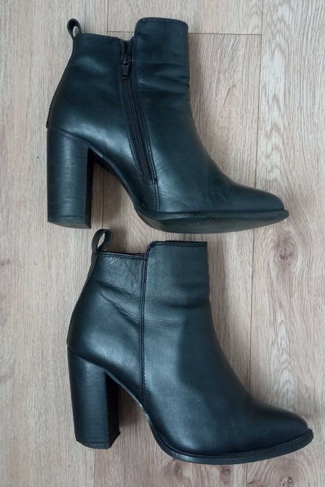 Ghete elegante din piele naturala