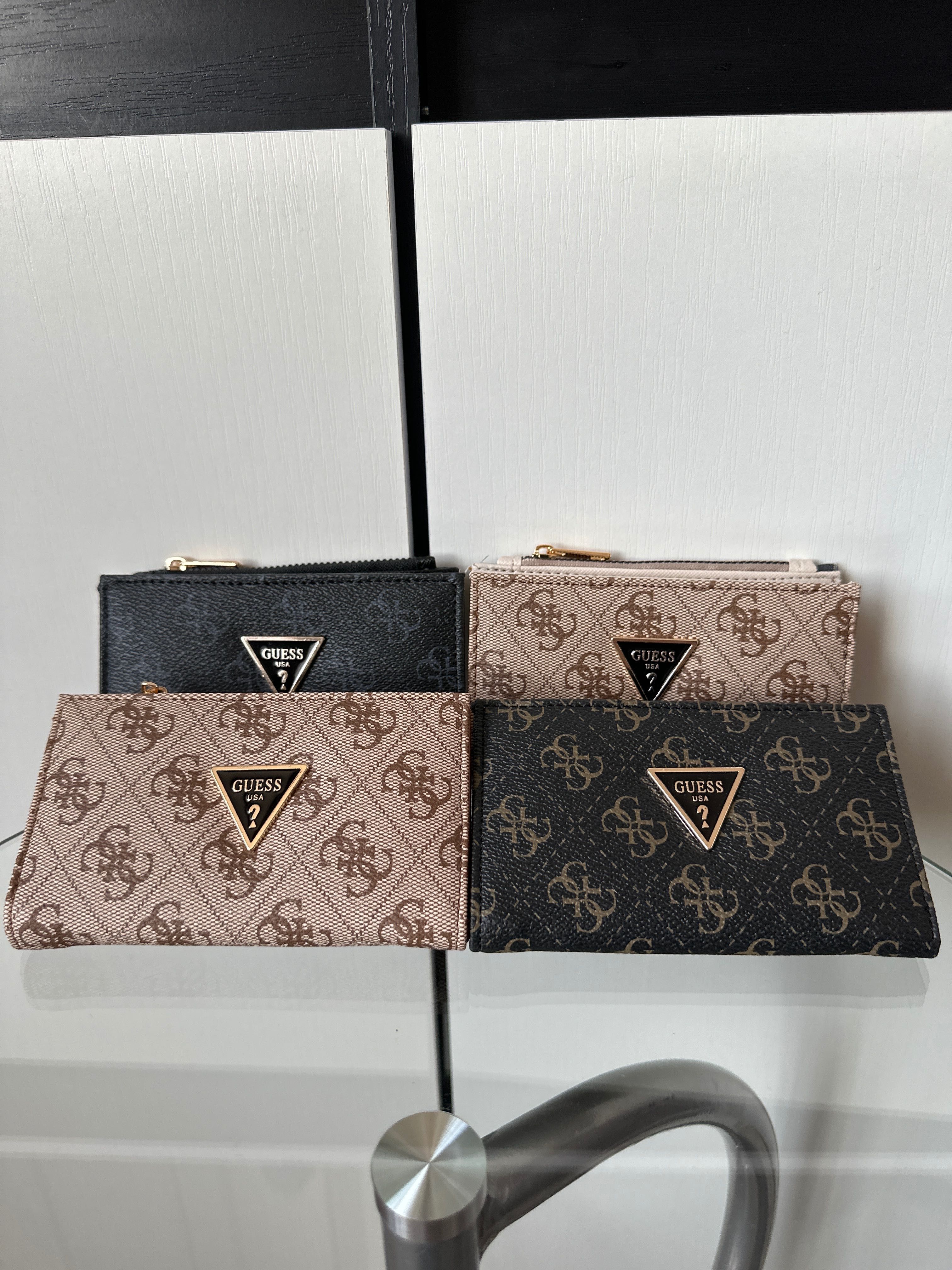 РАЗПРОДАЖБА Дамски портфейл Guess