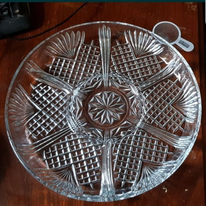 Platouri diferite din cristal