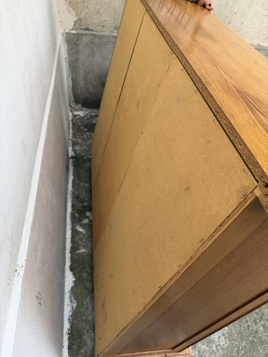 Скрин от масивно дърво с чекмеджета и рафтове