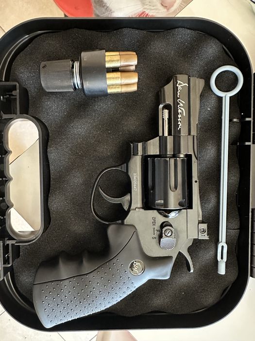 Revolver Dan Wesson 4,2 J