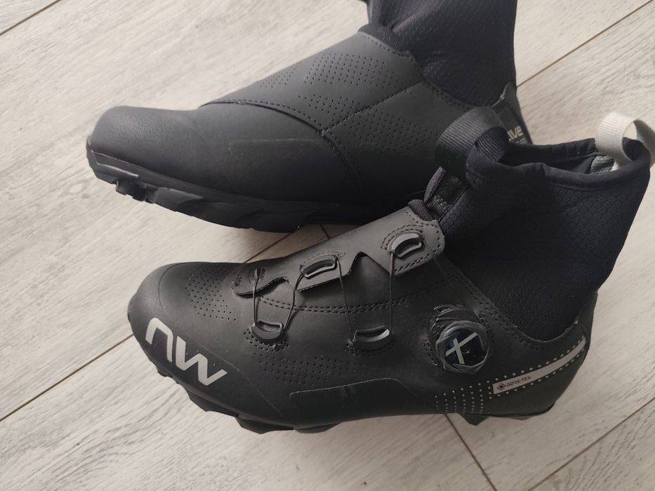 Зимни обувки за колоездене