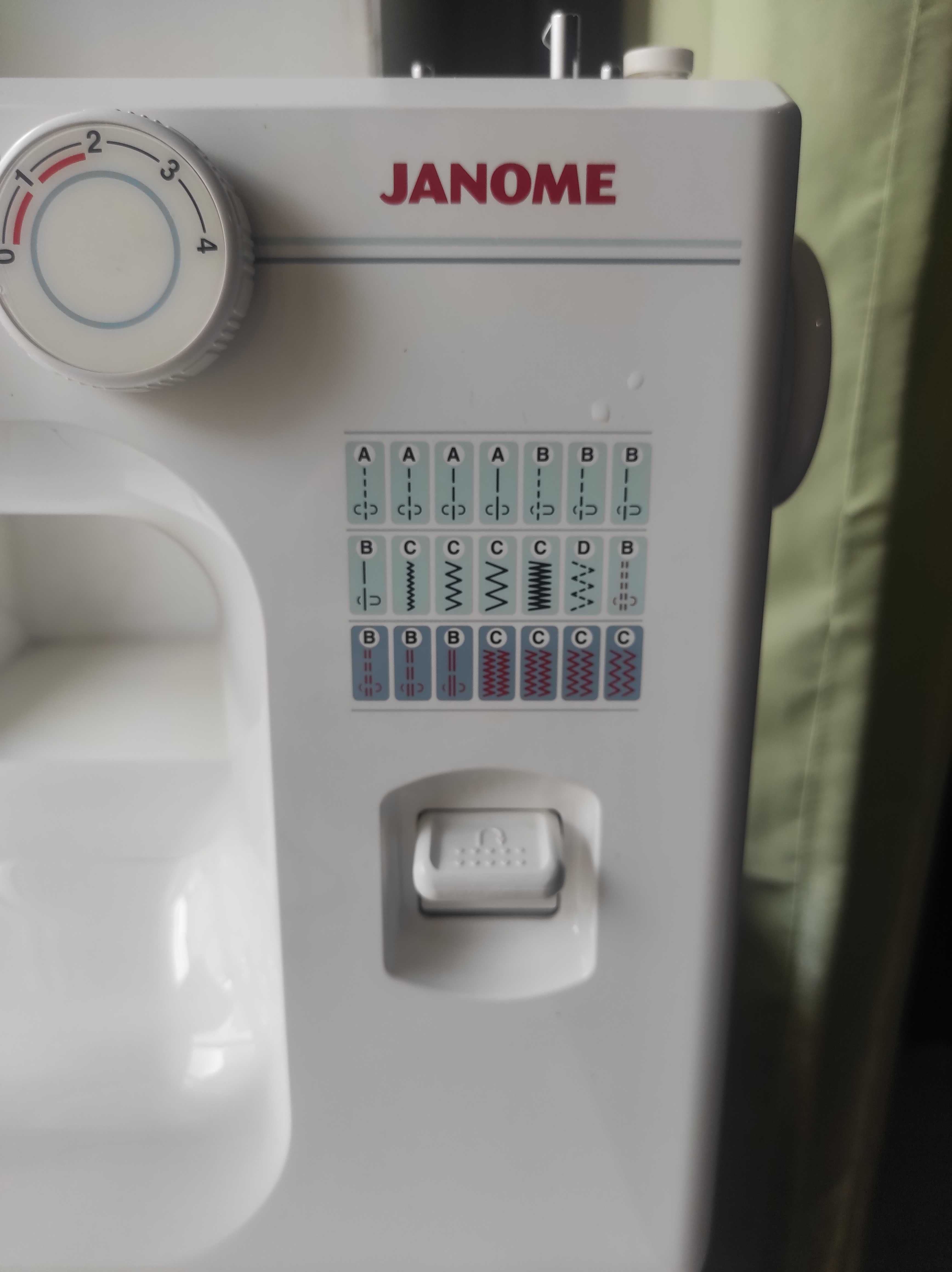 Продам швейную машинку janome