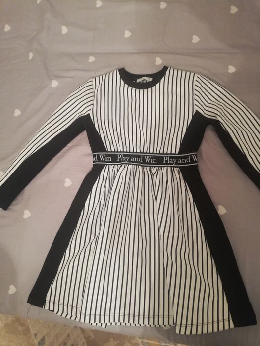 Продам платье  для девочек 8,9 лет, платье новая