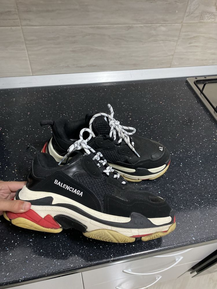 Vand adidasi balenciaga triple s