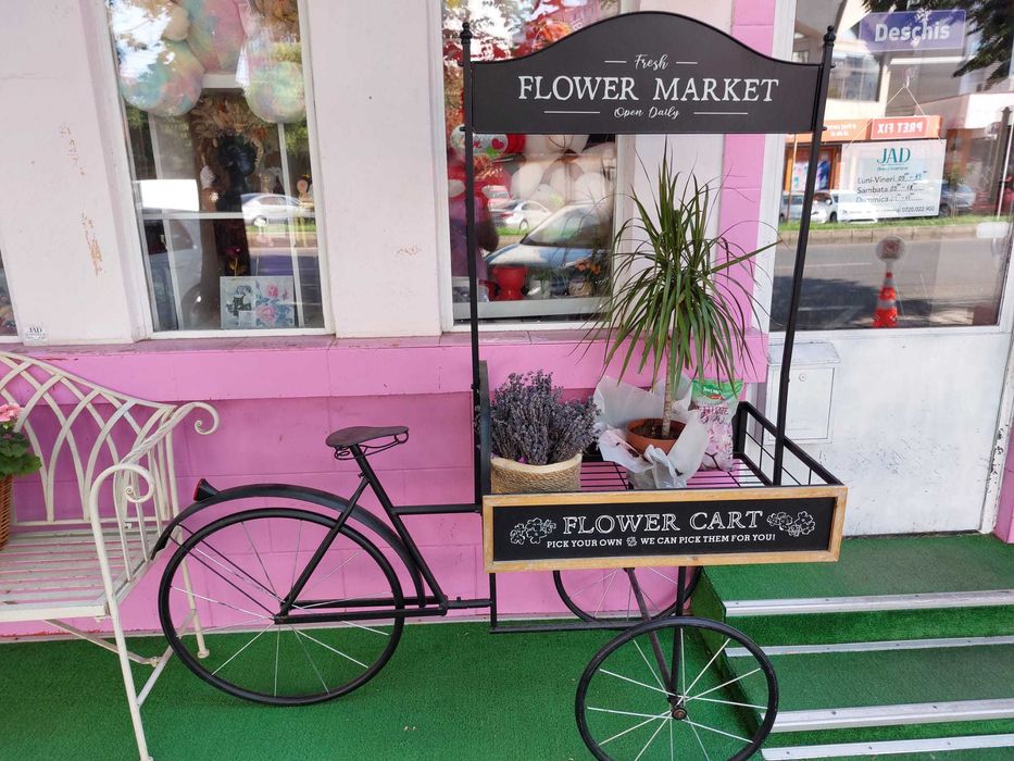 Suport metalic decorativ pentru flori