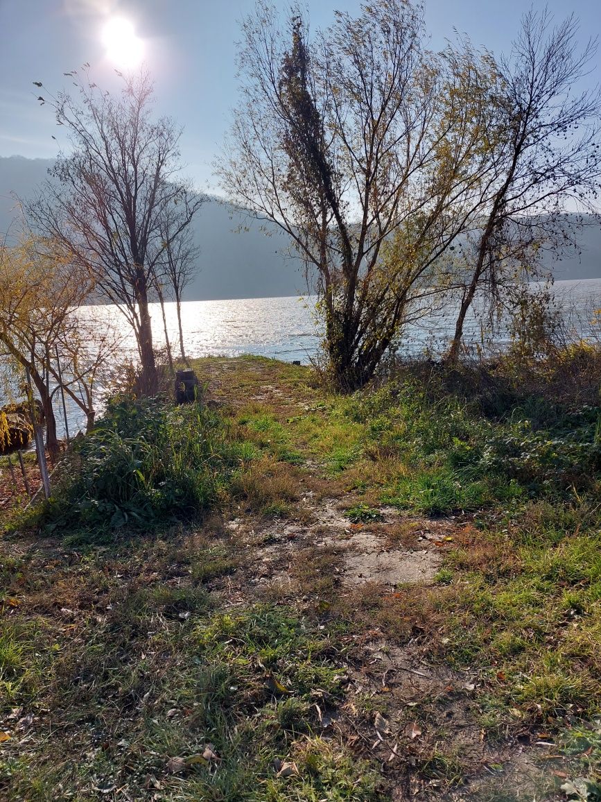Vând 2 parcele teren intravilan  cu ieșire la Dunăre