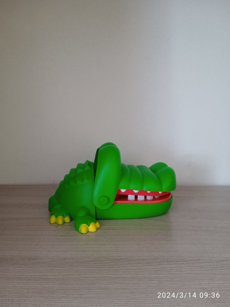 Крокодил дантист игрушка