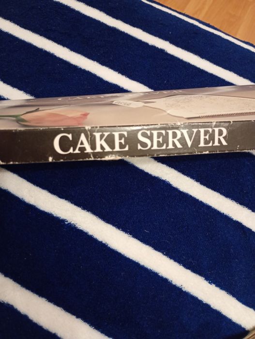 Se vine o Spatula pt Torturi CAKE SERVER noua 30 cm