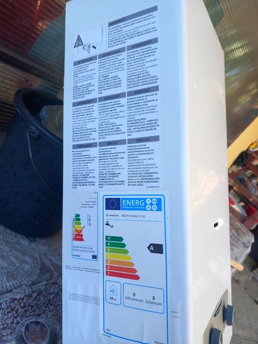 Instant pe gaz marca Ariston .
