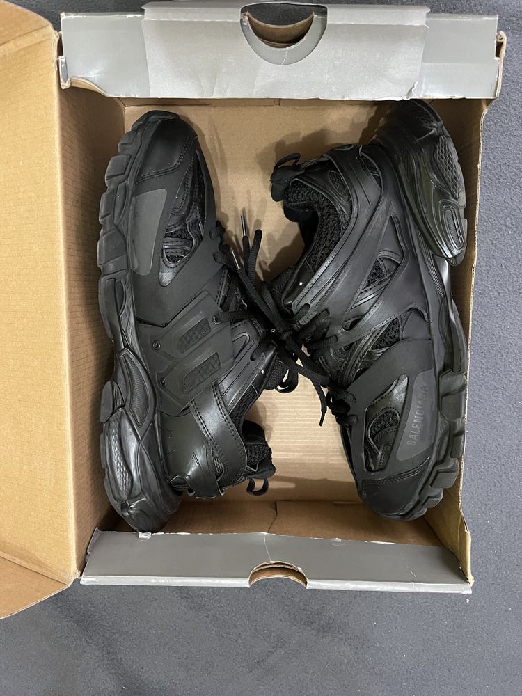 Balenciaga track