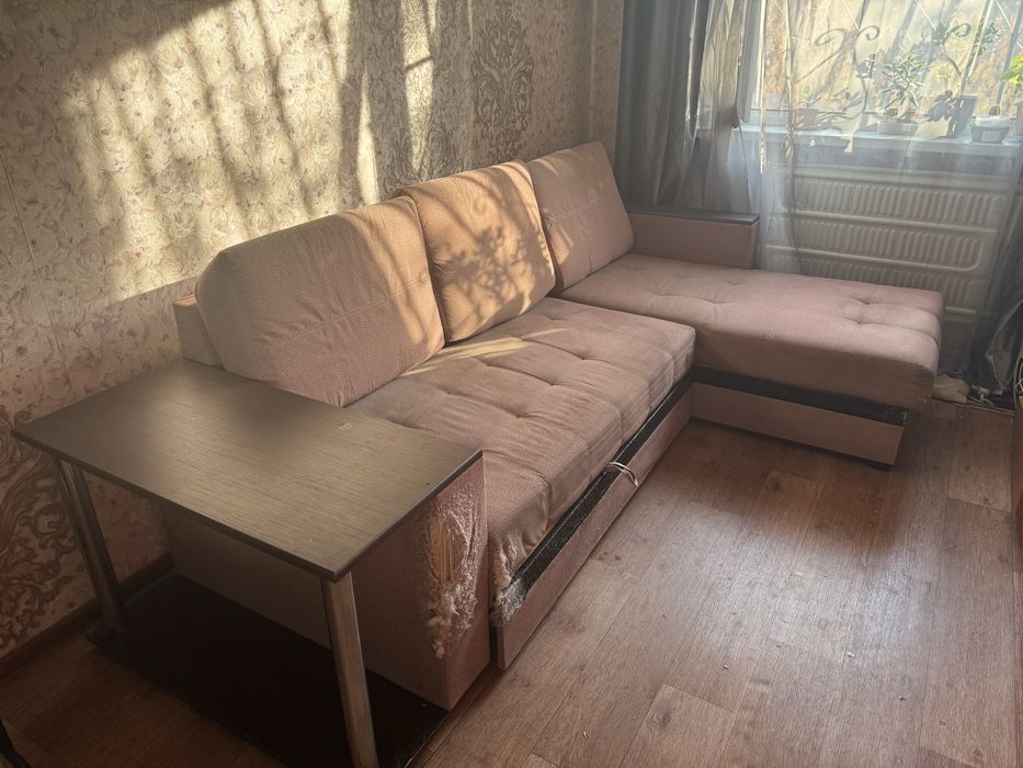 Отдам даром диван. Самовывоз