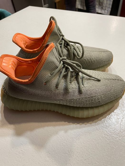 Маратонки adidas x Yeezy Boost.