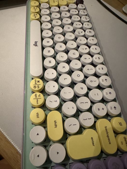 Tastatură Logitech pastel