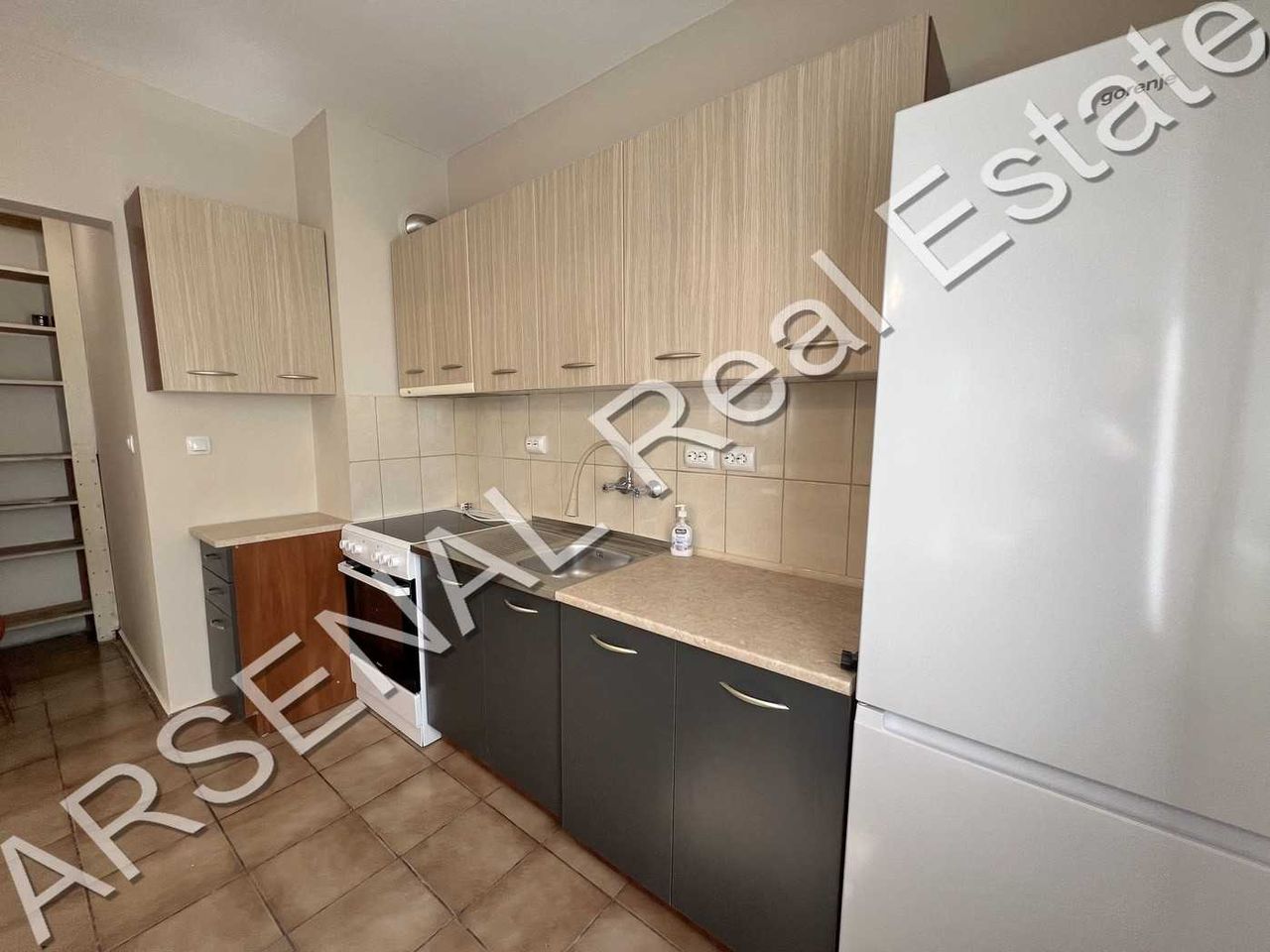 Дава се под наем Тристаен апартамент в София, Редута - 120 кв.м за 650 € - Снимка #2