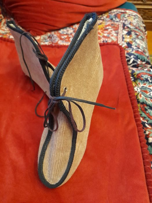 Pantofi de casa din catifea