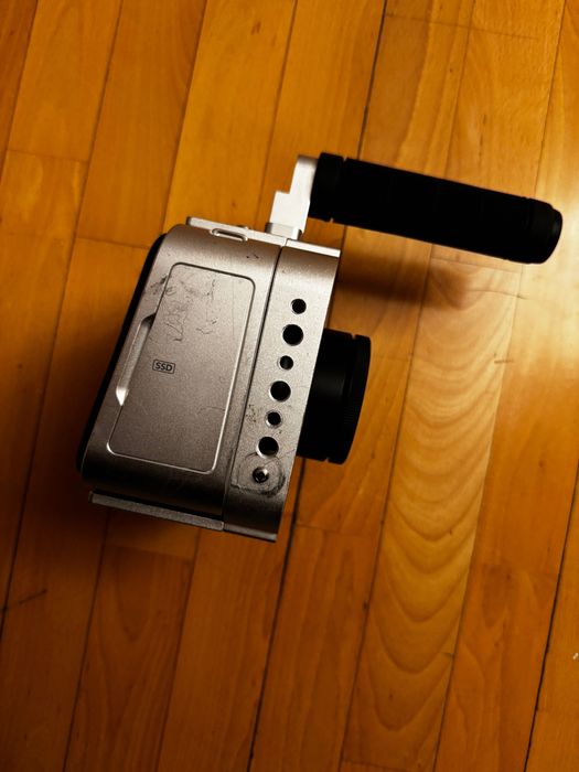 Vând Blackmagic Cinema Camera 2.5k la cutie