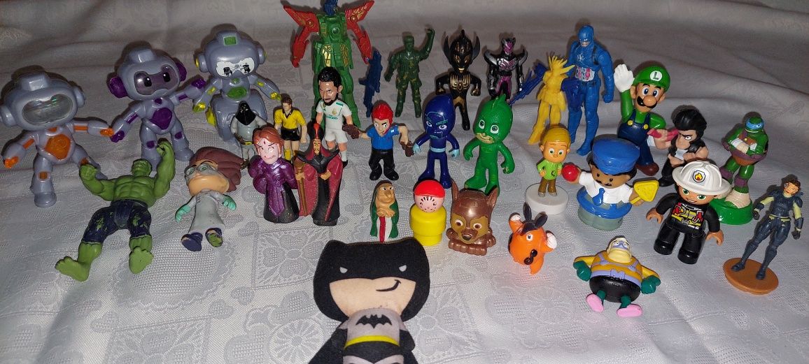 Lot figurine diverse personaje