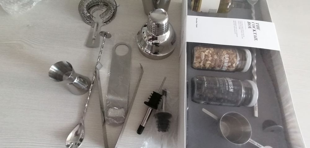 Set cocktail pentru barmani