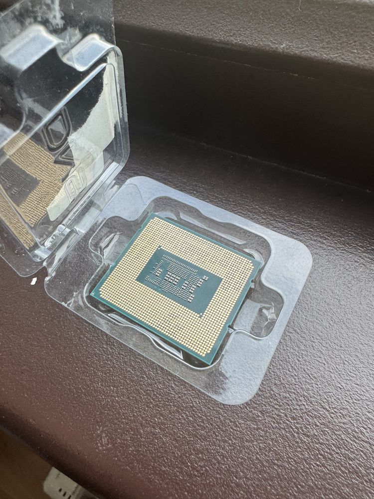 Intel i3-12100F использовался меньше года.