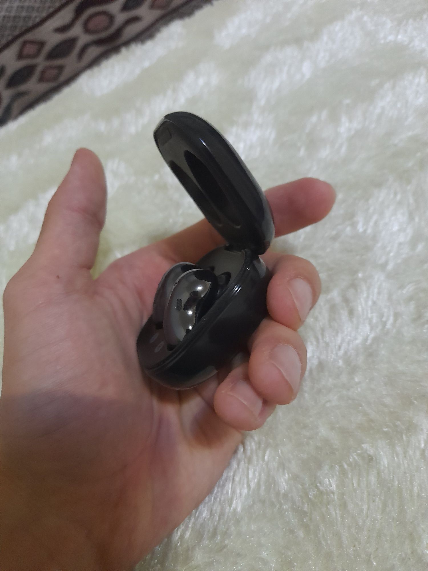 Продам наушники  Samsung Galaxy Buds Live