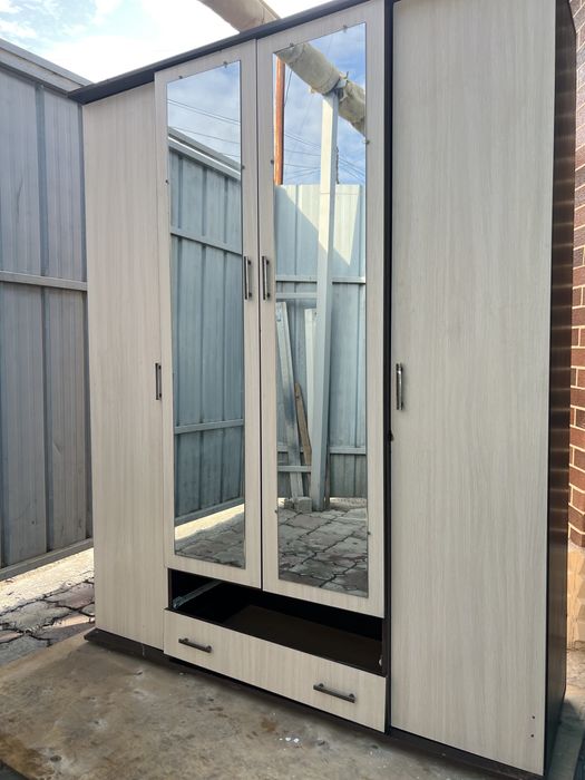 Шкаф б/у продаю  недорого для дачи