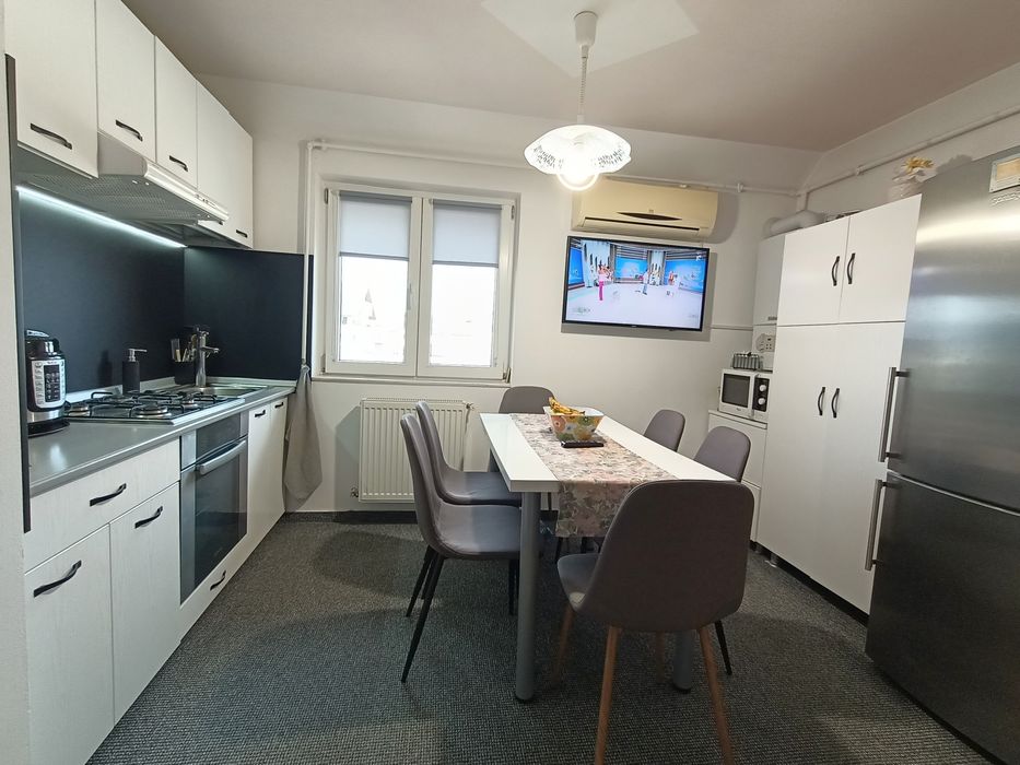 PF Vând apartament 2 camere curte privată