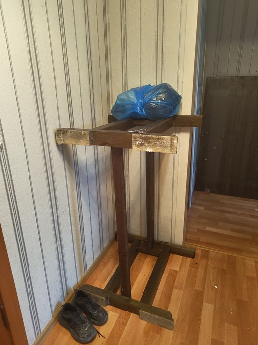 Стол деревянный добротный