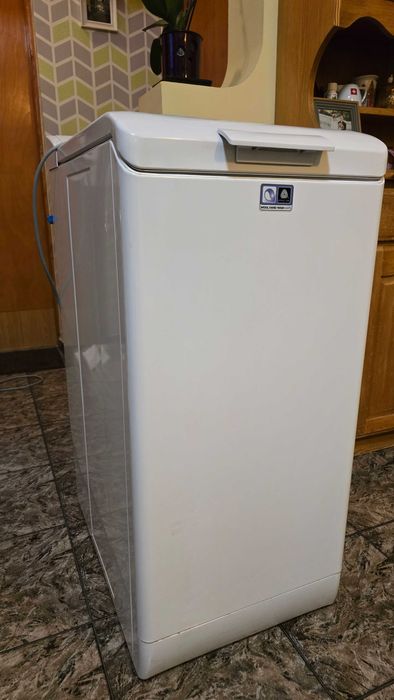 Пералня с горно зареждане Electrolux